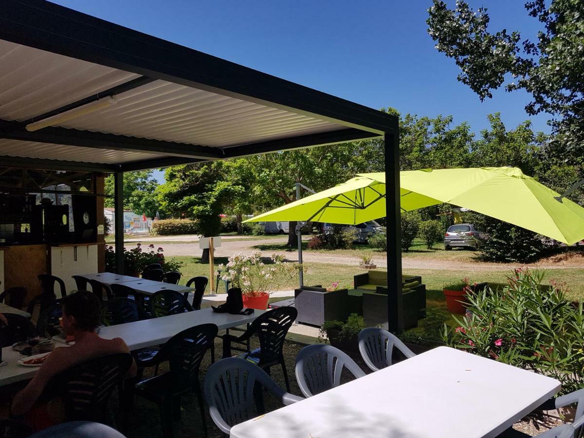 Hotel Camping Le Mouliat Moncrabeau Exterior foto